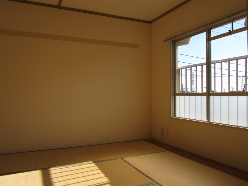 Living and room. 6-mat Japanese-style room