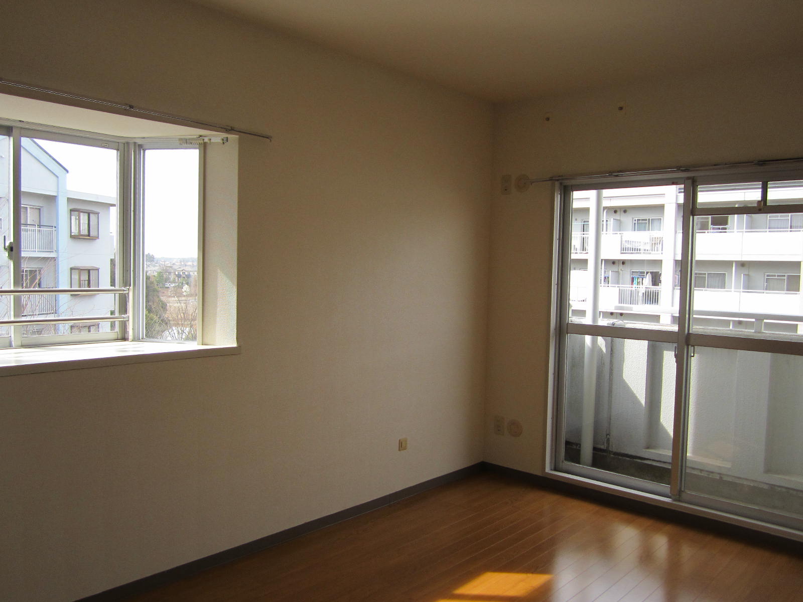 Other room space. 6.3 tatami Western-style with a bay window