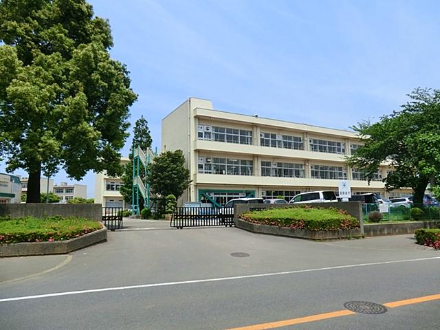 Primary school. 1400m to Shirai City Oyamaguchi Elementary School