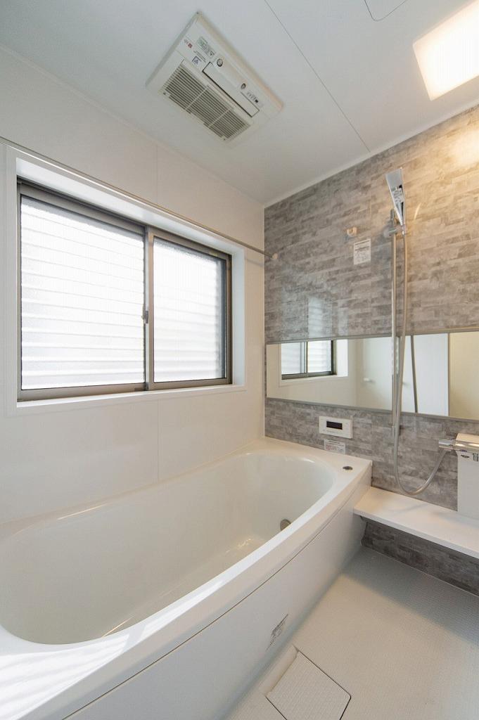 Bathroom. Bathroom mist sauna of 1 tsubo type is also a standard specification