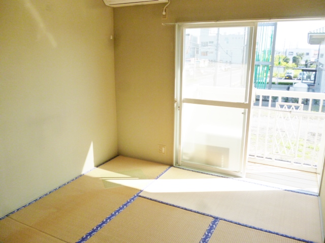 Living and room. South Japanese-style room with air conditioning