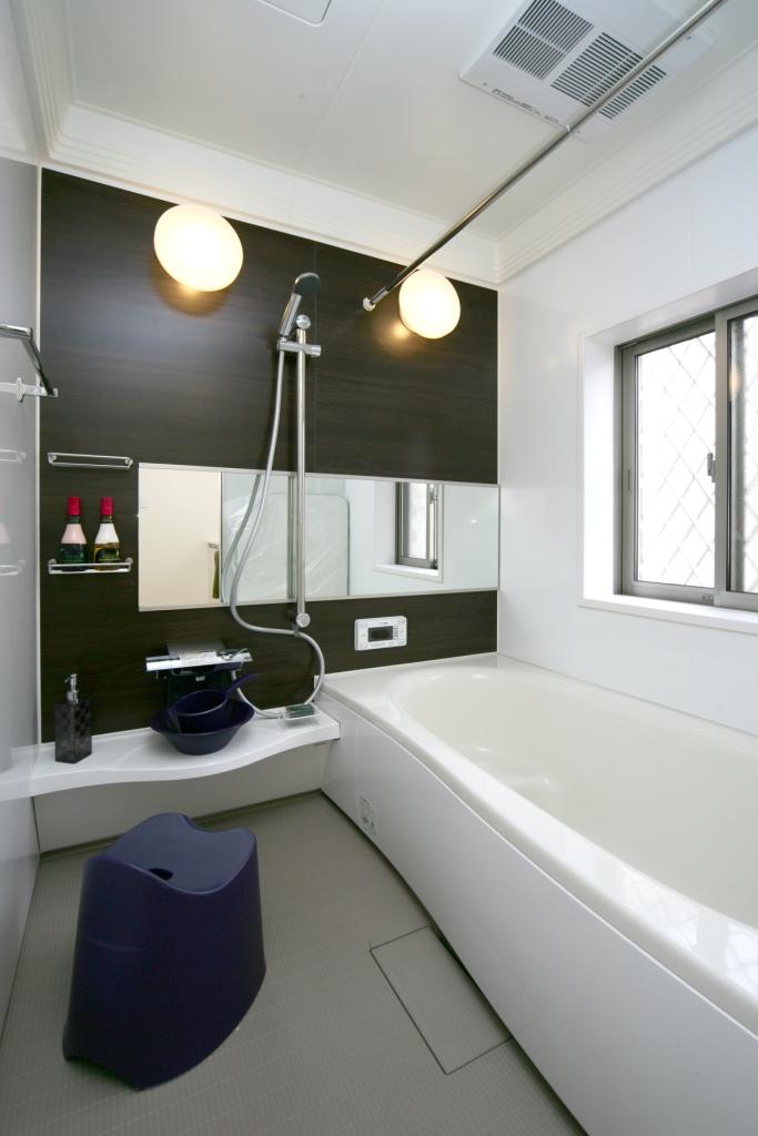 Bathroom. Bathroom with bathroom drying heater (11 Building) same specification