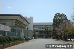 Primary school. Nagaura elementary school up to 250m (Nagaura Station than about 880m) youth development Sodegaura Citizens by patrols and day camp, etc., Volunteer of the region will help the school management from a variety of scene.