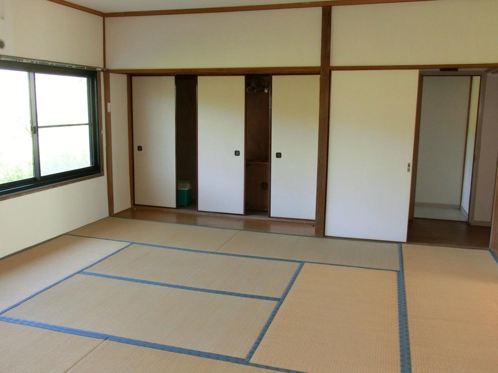 Other introspection. 12.5 tatami mat is the saloon is wide indeed