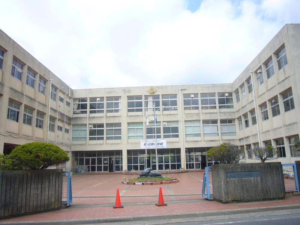 Junior high school. 696m to Tateyama Municipal third junior high school