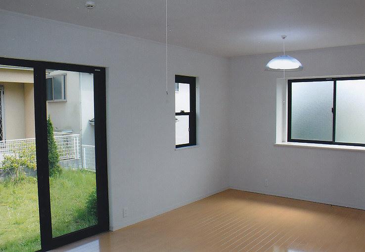 Living. Bright in the southwest angle room LDK