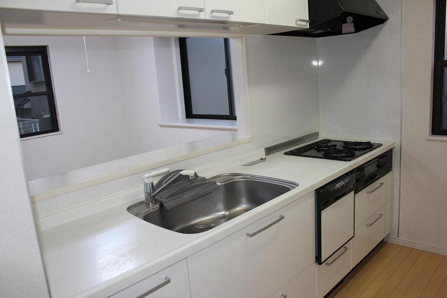 Kitchen. Easy-to-use face-to-face kitchen
