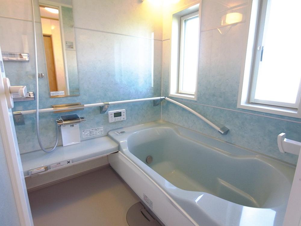 Bathroom. Bathing is bright light color system is clean. Because a good floor plan breathable And more long-lasting clean bath.
