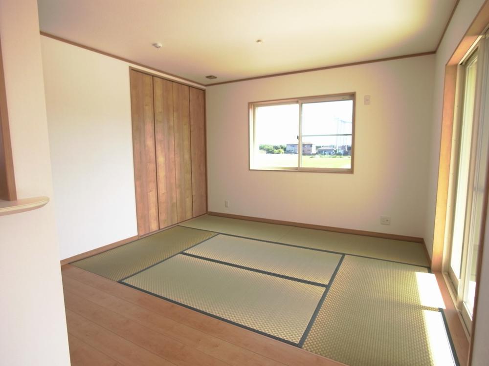 Other introspection. 1st floor, There is a Japanese-style room in the kitchen next to.