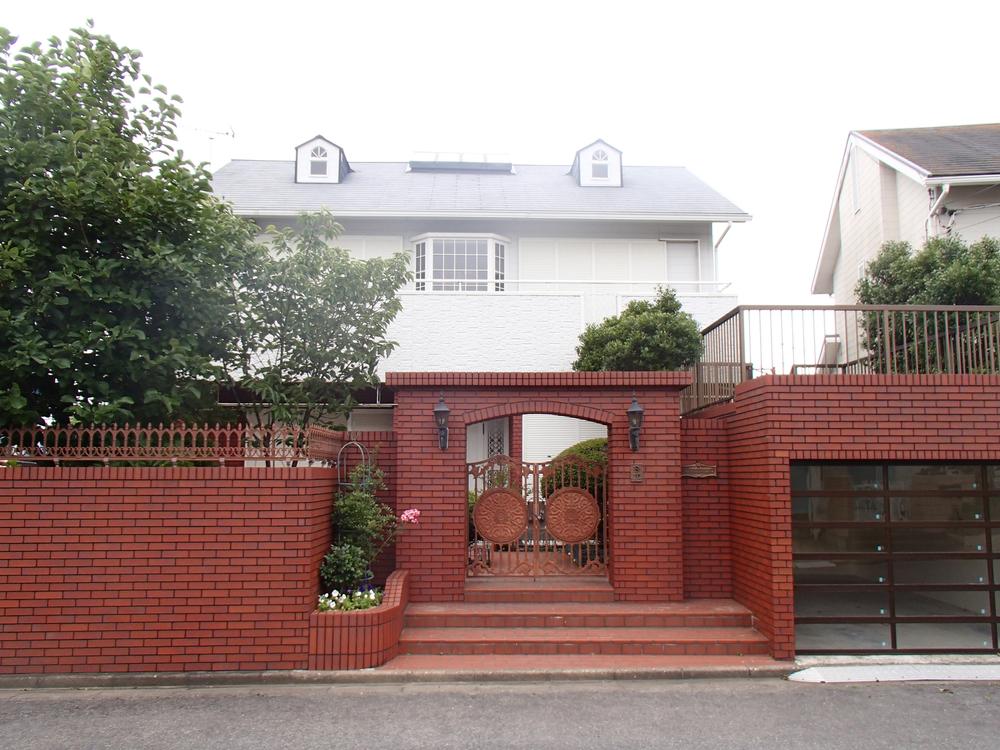 Local appearance photo. Firmly of the gate was Stylish home