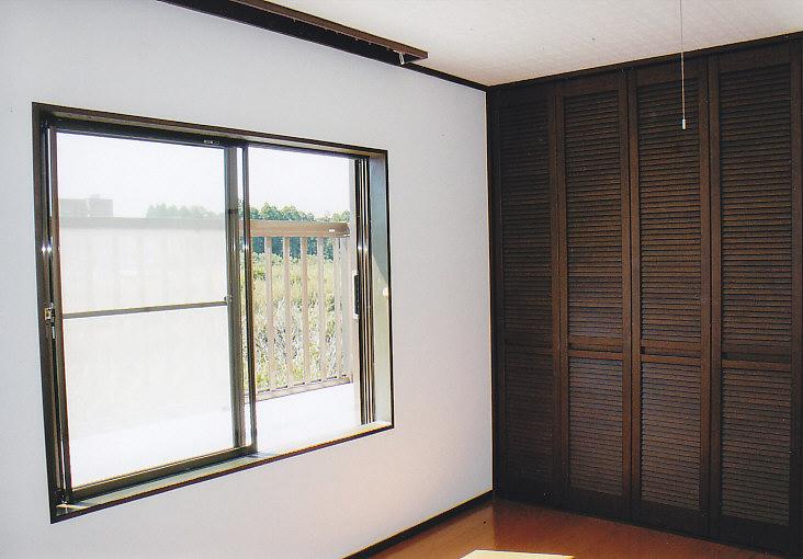 Other introspection. Bright Western-style in the southwest angle room