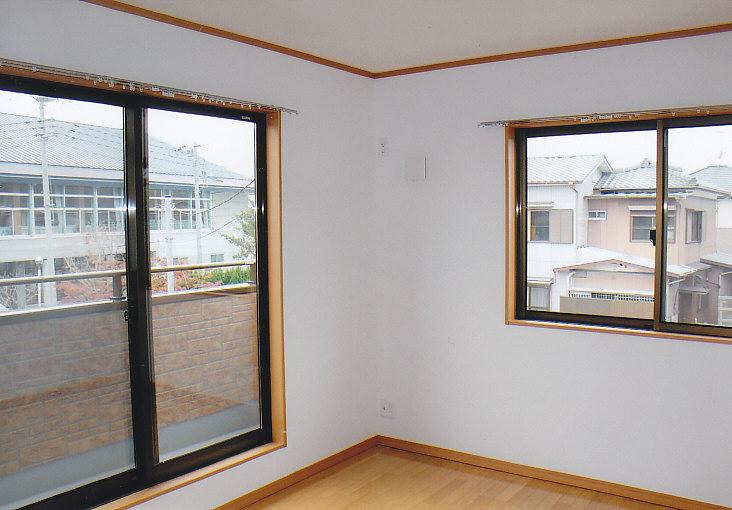 Other introspection. Bright Western-style in the southwest angle room