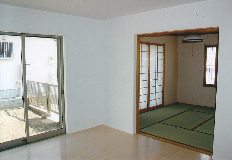 Other introspection. Easy-to-use Japanese-style room is next to the LDk