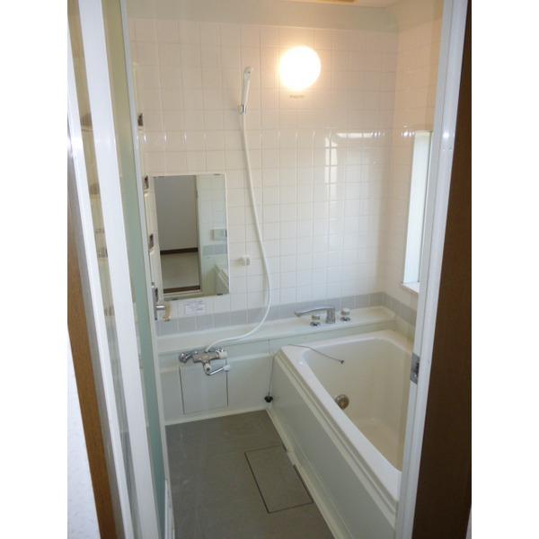 Bathroom. "Otobasu Room"
