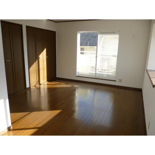 Living. "The main bedroom / About 9.5 Pledge "