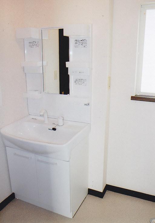Other introspection. Spacious wash room of the space