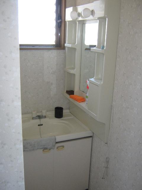 Wash basin, toilet