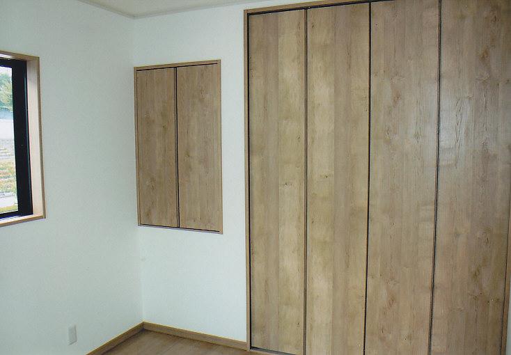 Other introspection. Storage lot with a closet