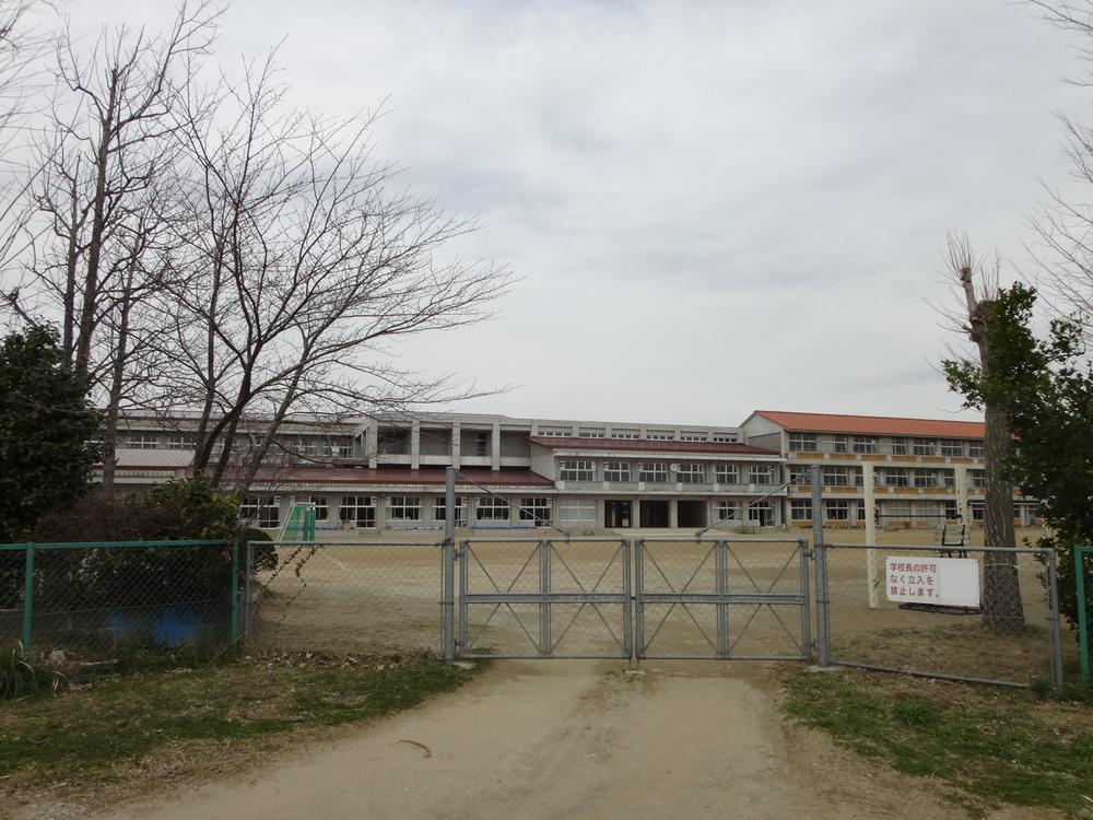 Primary school. Togane Tatsuhigashi to elementary school 2440m