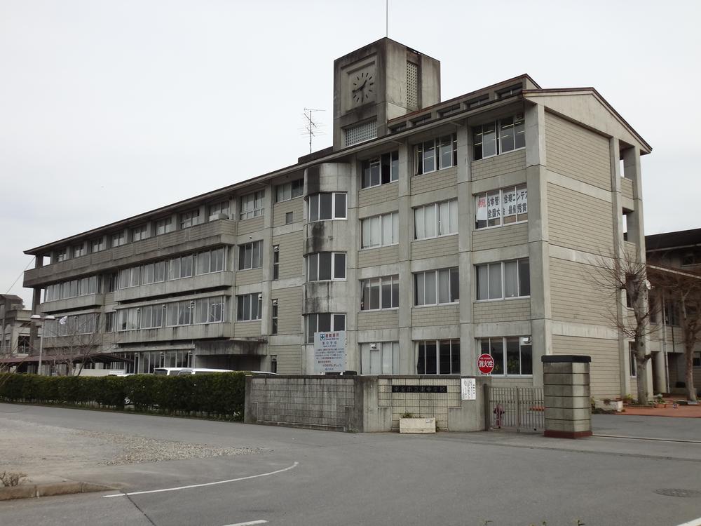 Junior high school. Togane 630m junior high school to the east junior high school in your neighborhood, It is also safe return is late in extracurricular activities and study.
