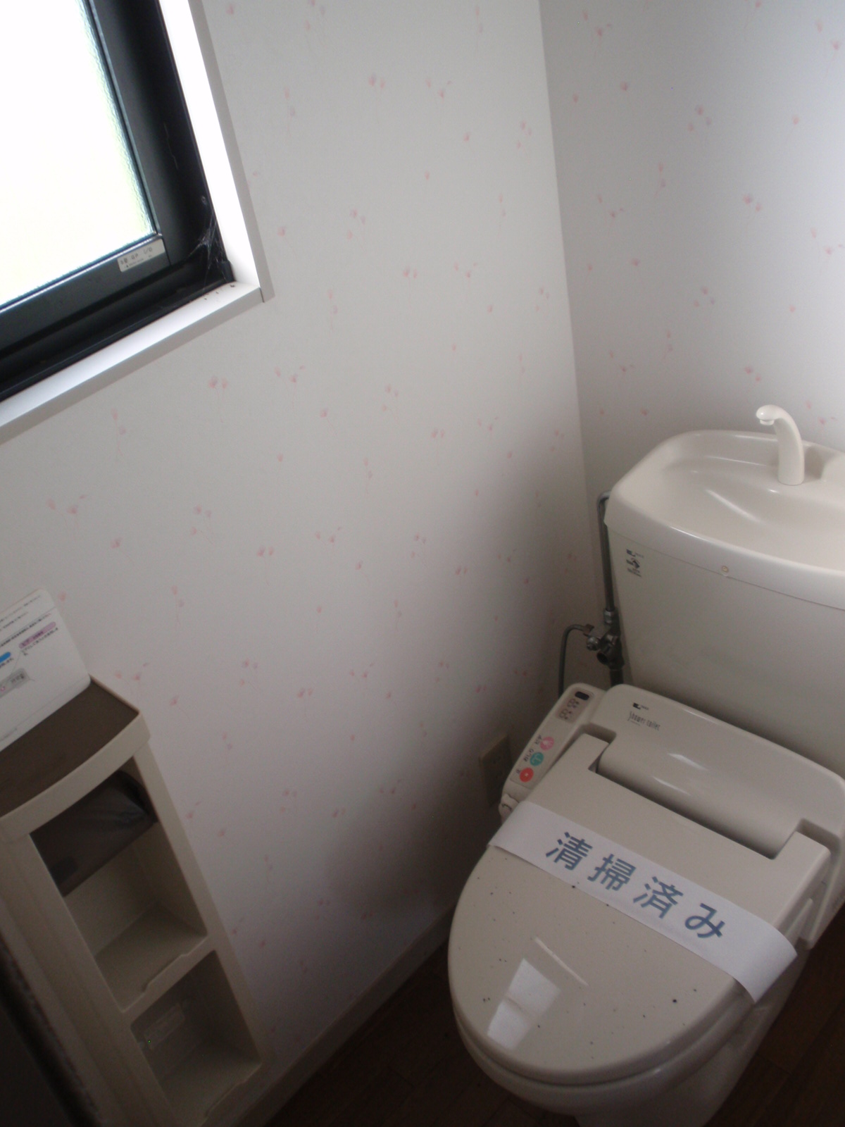 Toilet. There is a small window in the toilet  ・  With Washlet