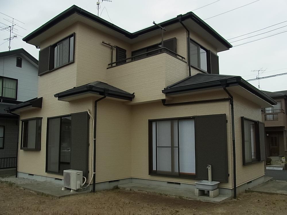 Local appearance photo. Local (March 2013) shooting ◎ 2000 architecture ・ 3LDK It is beautiful in the pre-reform.