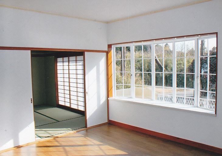 Living. Easy-to-use Japanese-style room is next to the LDK