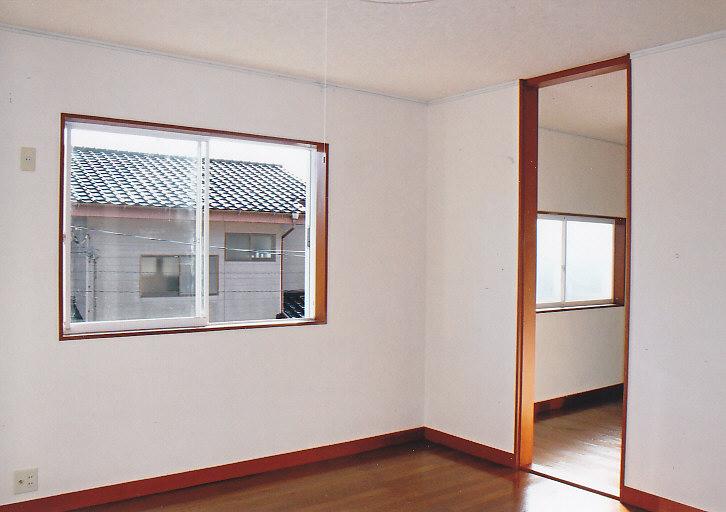 Other introspection. Bright south-facing 8 quires of Western-style