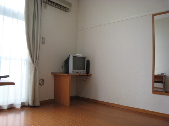 Living and room. Same type of room: with TV