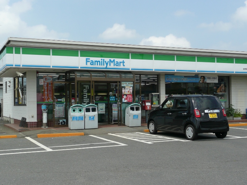 Convenience store. FamilyMart Tomisato Hayama store up (convenience store) 1150m