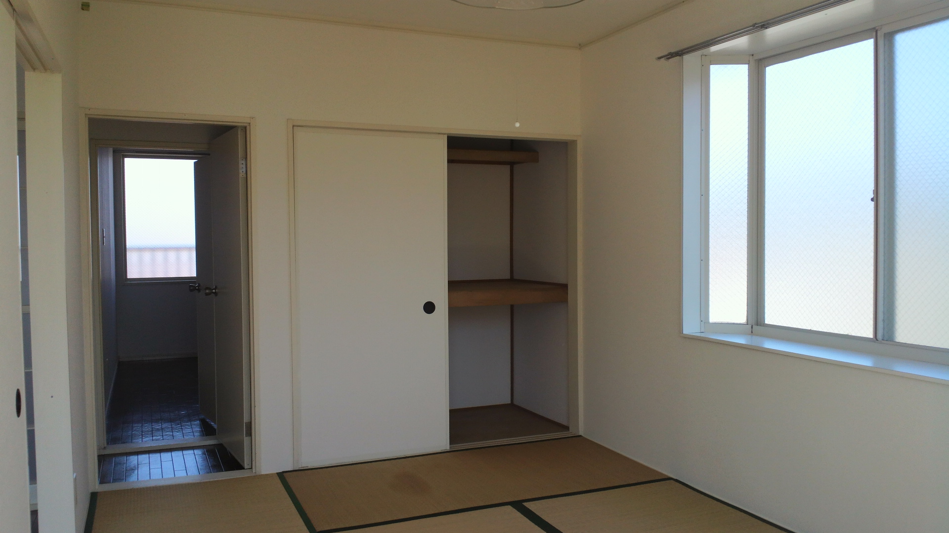 Other room space. 2 Kaikaku It is a photograph of the room