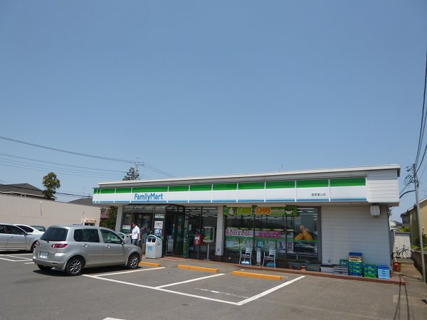 Convenience store. 1500m to Family Mart (convenience store)