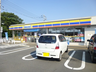Convenience store. (Convenience store) to 440m