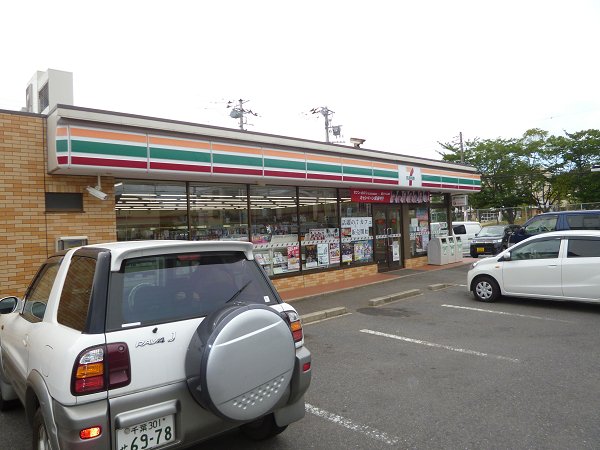 Convenience store. 170m to Seven-Eleven (convenience store)