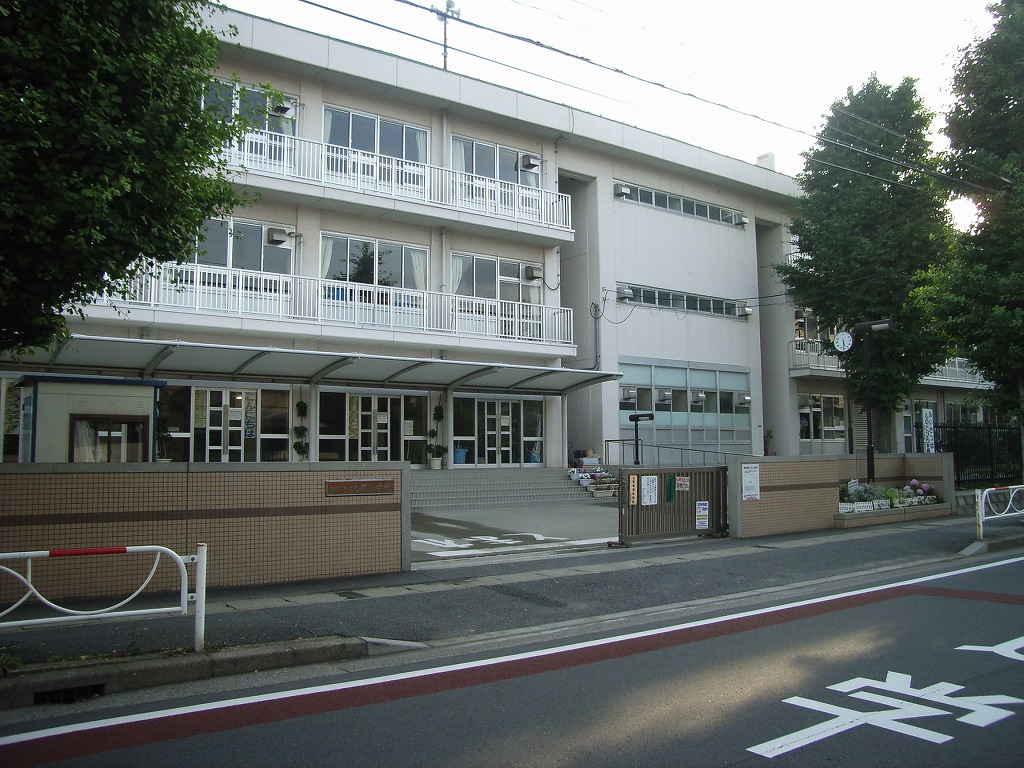Primary school. 647m to Urayasu north elementary school (elementary school)
