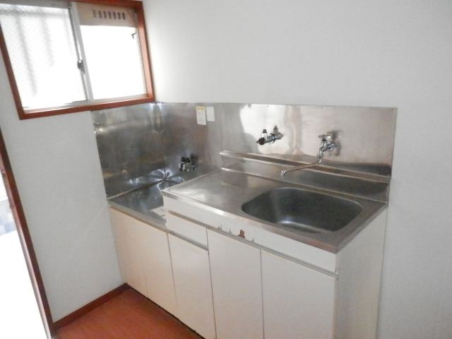 Kitchen. Gas stove can be installed