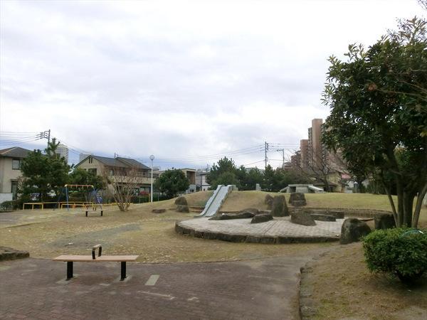 Other. There are Takas north children's park in front of the living environment is good