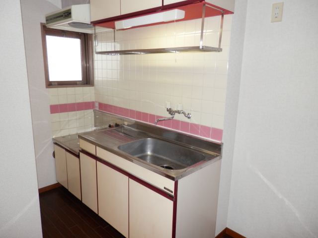 Kitchen. 2-neck of a gas stove can be installed.