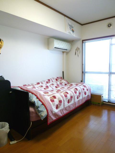 Non-living room. About 6 Pledge of Western-style north. A bright room facing the balcony.