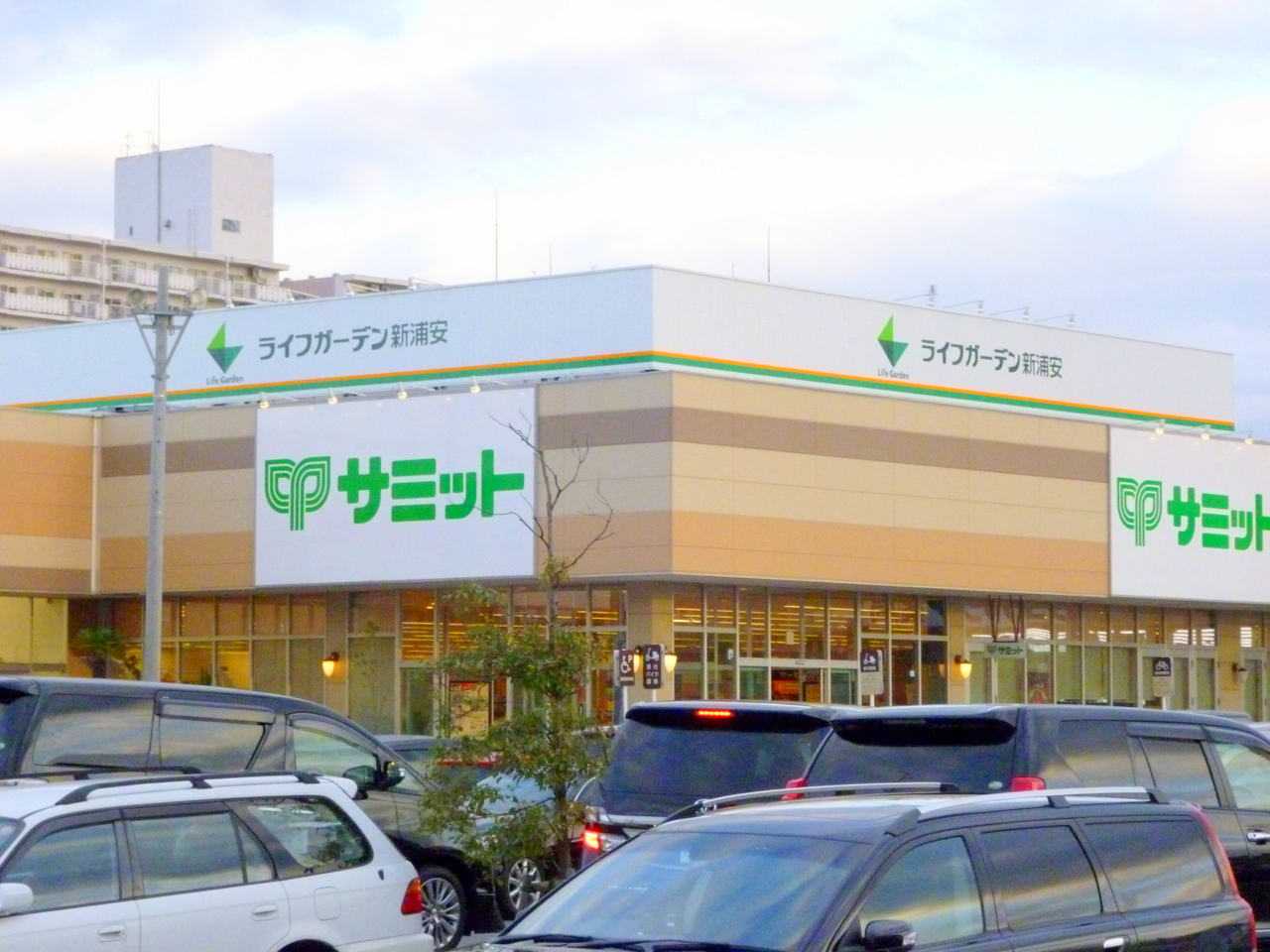 Shopping centre. 1058m to Life Garden Shin-Urayasu (shopping center)