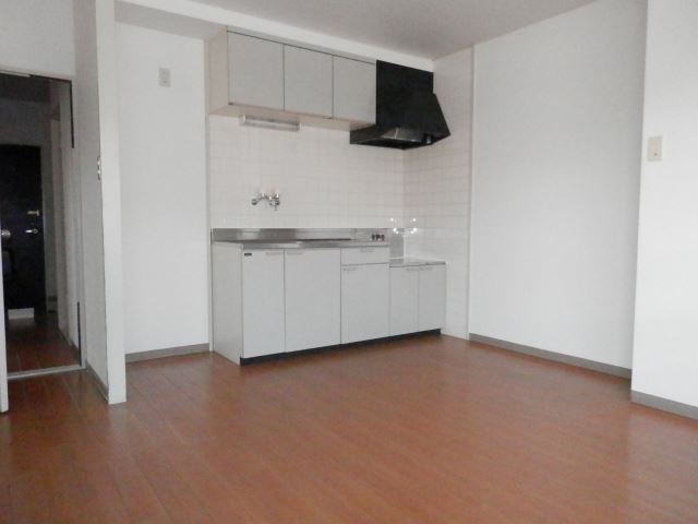 Kitchen. 9 Pledge LDK, Gas stove can be installed.