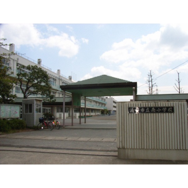 Primary school. 331m to Urayasu Minami elementary school (elementary school)