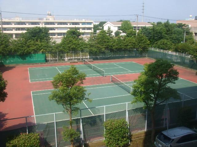 Other local. ~ On-site tennis court It Tennis is also fun with your family ~
