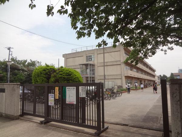 Primary school. 300m to Urayasu Mihama North Elementary School