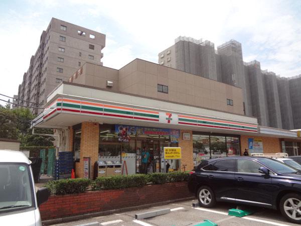 Convenience store. Seven-Eleven Mihama shop 390m to