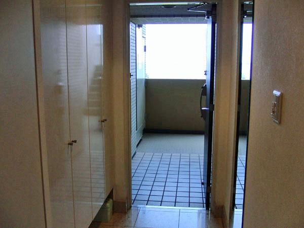 Entrance. The entrance, Because there is a shoe box of shoes organized it is also safe!