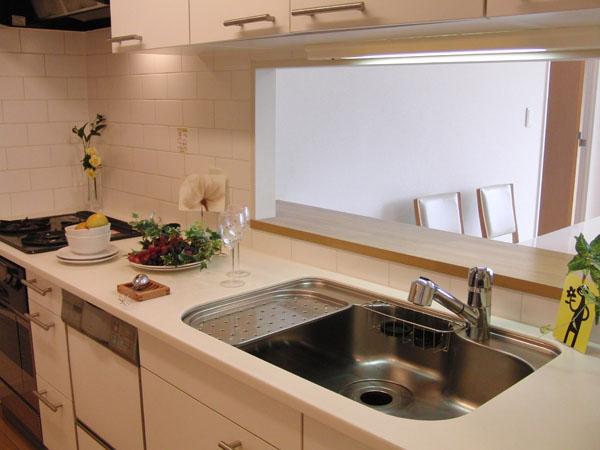 Kitchen. Since it is 2WAY kitchen, bathroom, You can back and forth to the bathroom, It has very good housework leads!