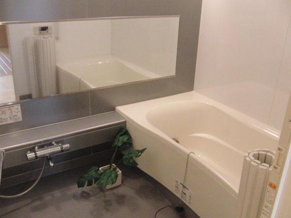 Bathroom. Bathrooms, It will slowly relax stretched out 1620 type foot ☆