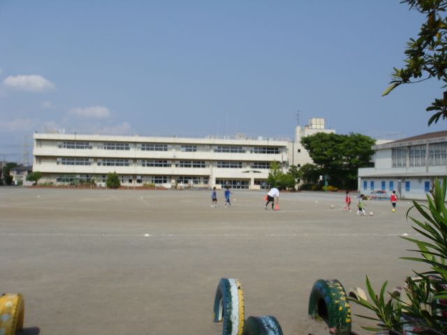 Primary school. 620m up to municipal Maihama elementary school (elementary school)