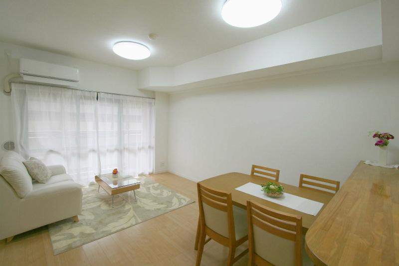 Living. Living (October 2013 shooting)